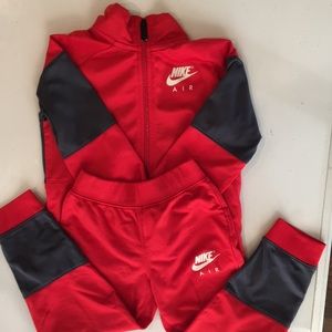 Boys size 4 Nike tracksuit xsmall